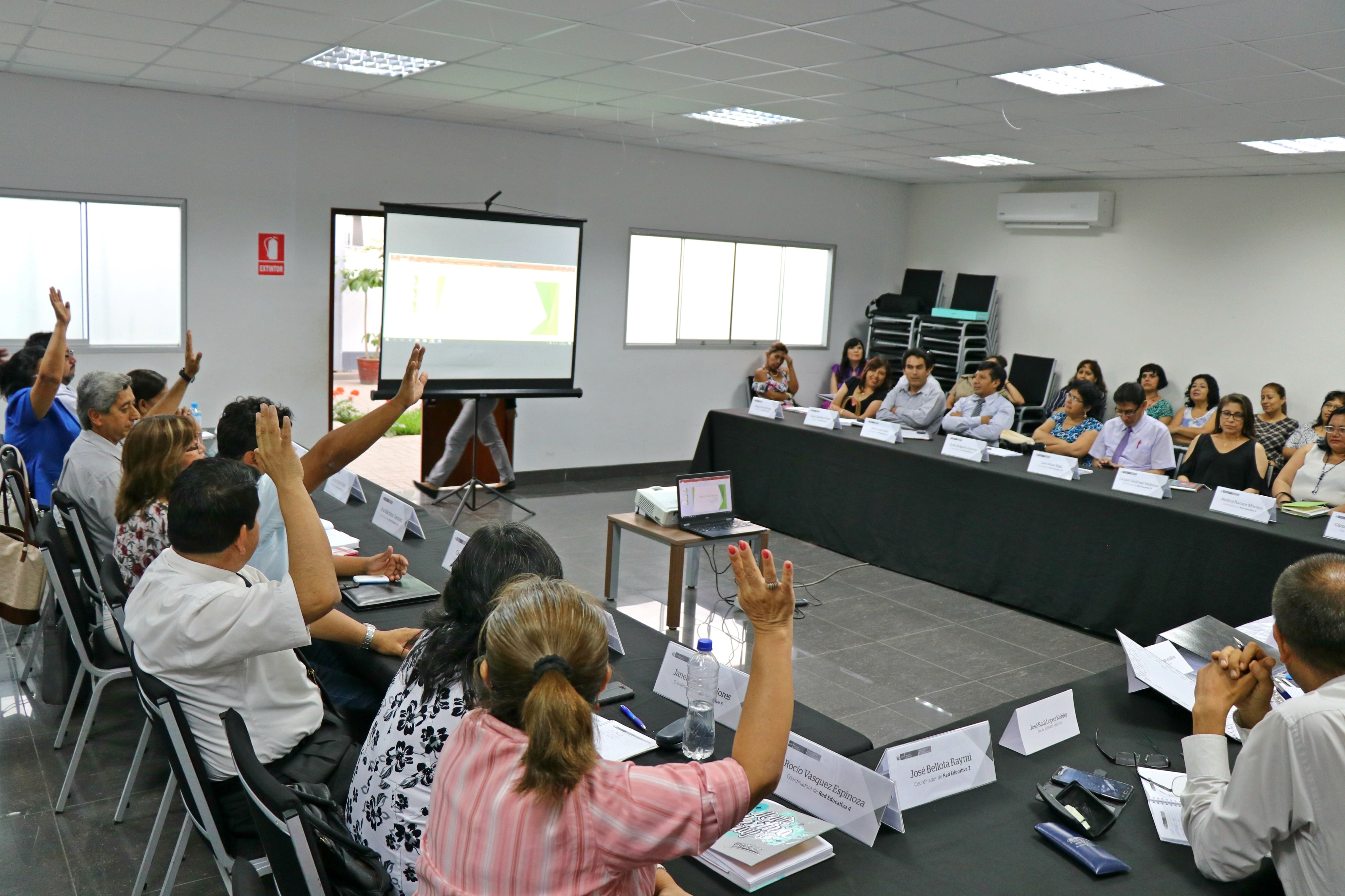 Votación del coordinador general de redes educativas